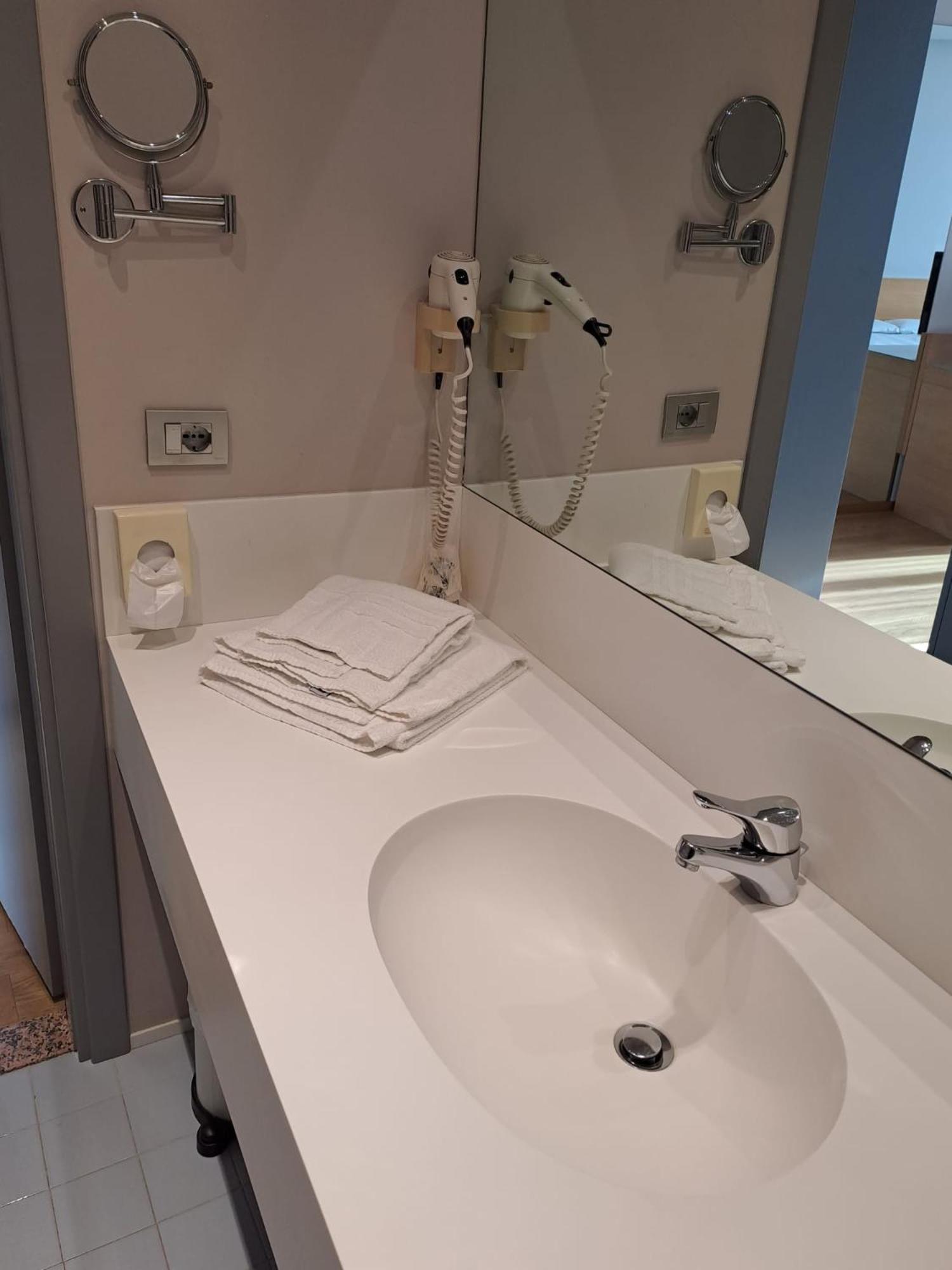Hotel Internazionale Cervignano del Friuli Exteriör bild
