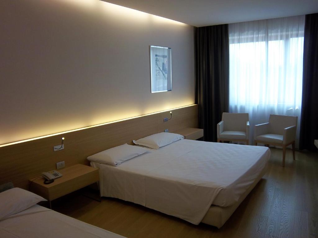 Hotel Internazionale Cervignano del Friuli Rum bild